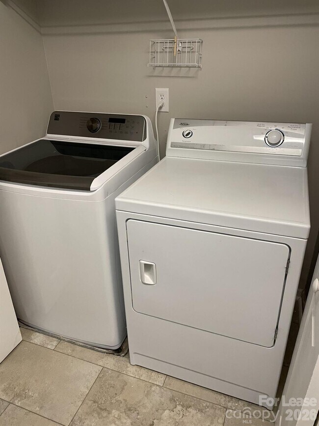 Building Photo - 19831 Henderson Rd