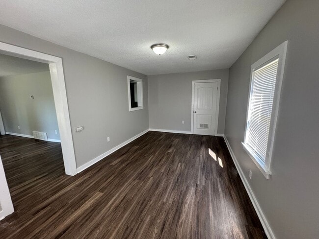 Building Photo - 4628 Windward Dr