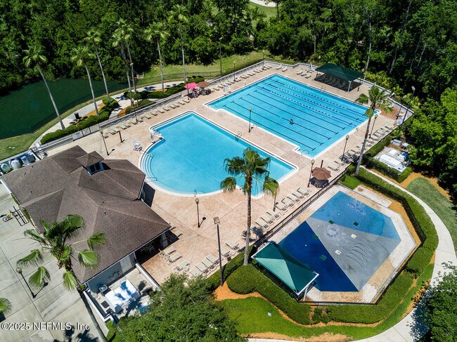 Building Photo - 1325 Fairway Village Dr