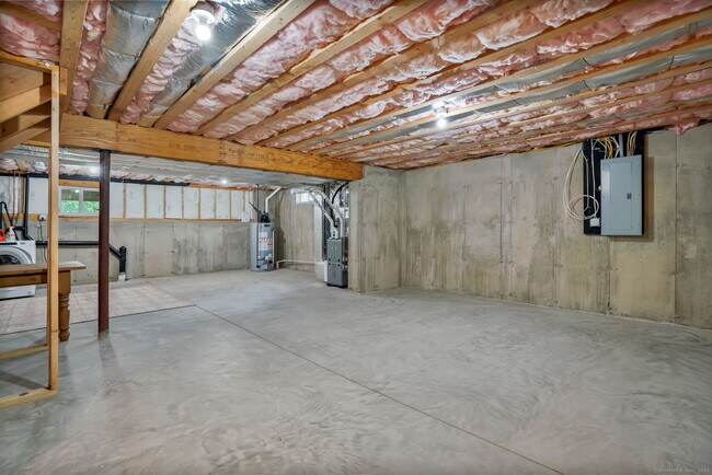 Building Photo - 204 Mountain Rd