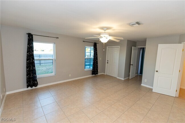 Building Photo - 3073 NW 4th Ave