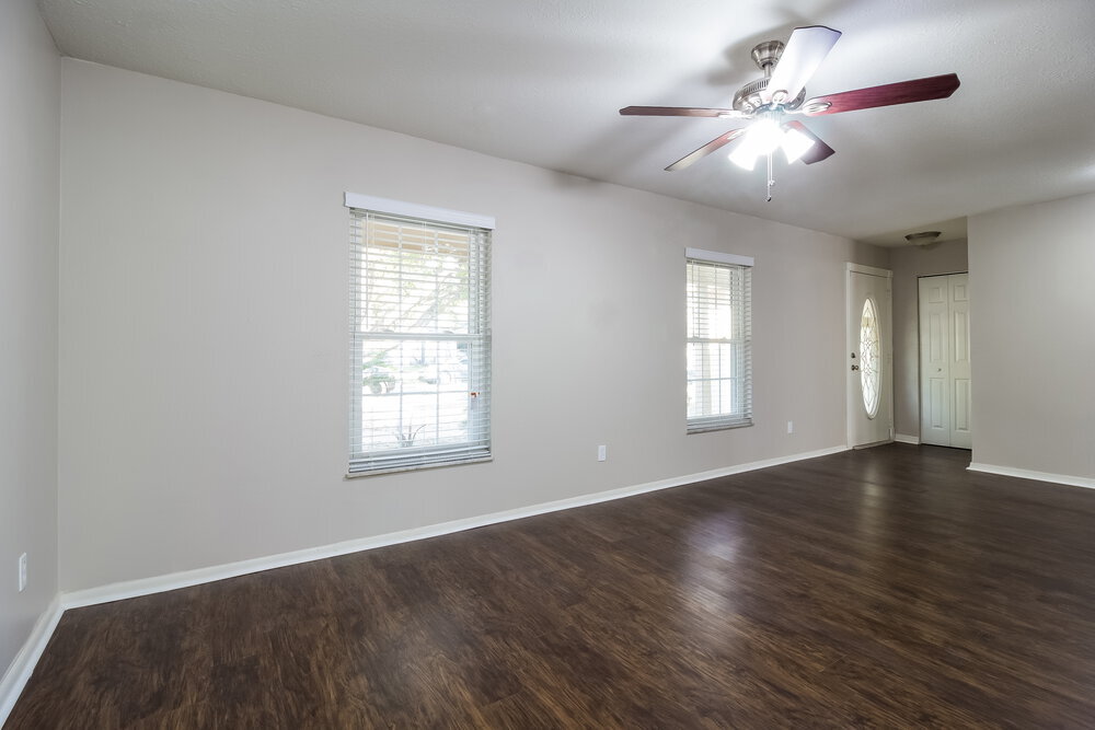 Building Photo - 960 Apple Ln