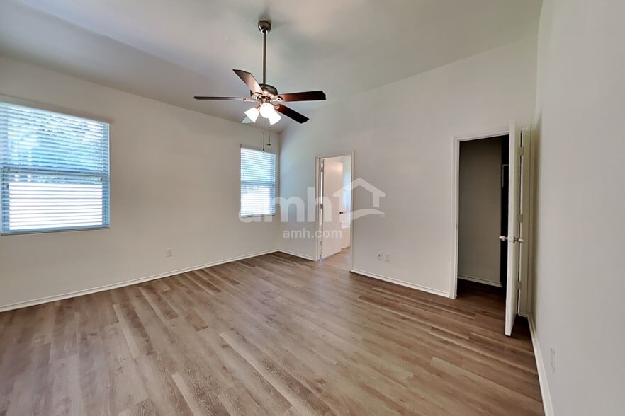 Building Photo - 10016 Sterling Pl Dr