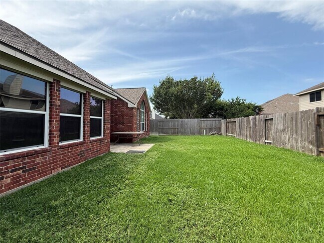 Building Photo - 11530 Columbia Pines Ln