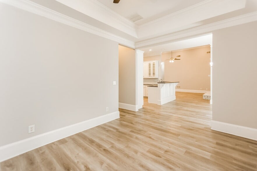 Building Photo - 4654 Jefferson Ridge Way