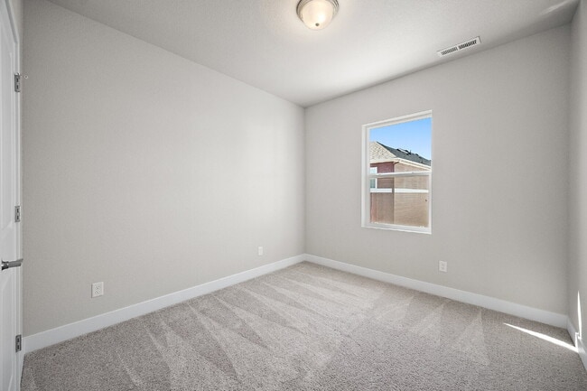 Building Photo - Modern 4 Bedroom, 2 Bathroom Westside Home with Balcony Views of Garden of the Gods!