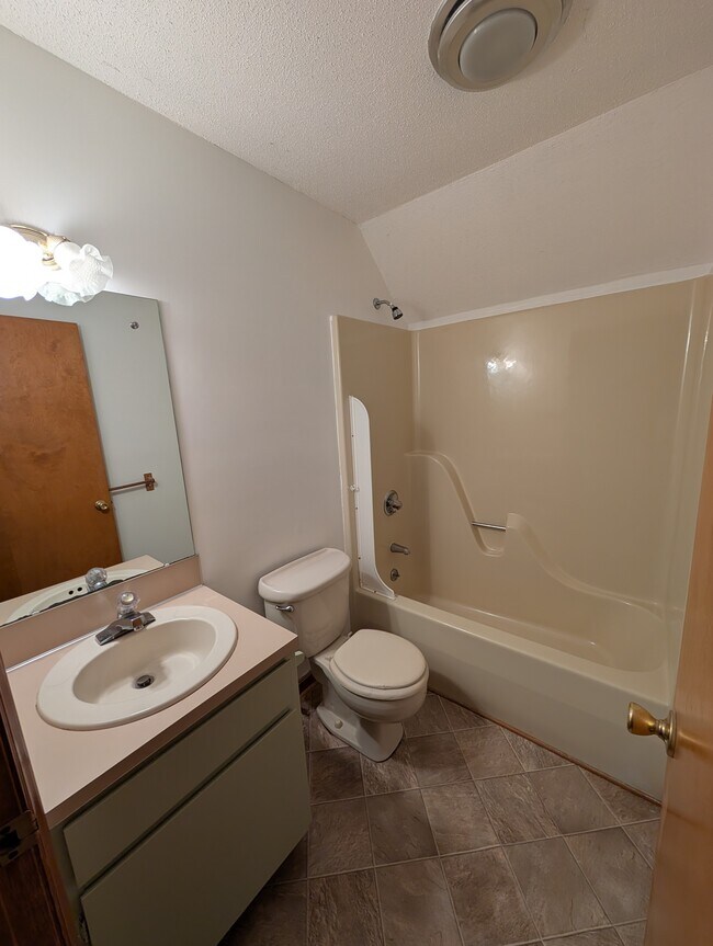 Building Photo - 2301 Wade Hampton Rd