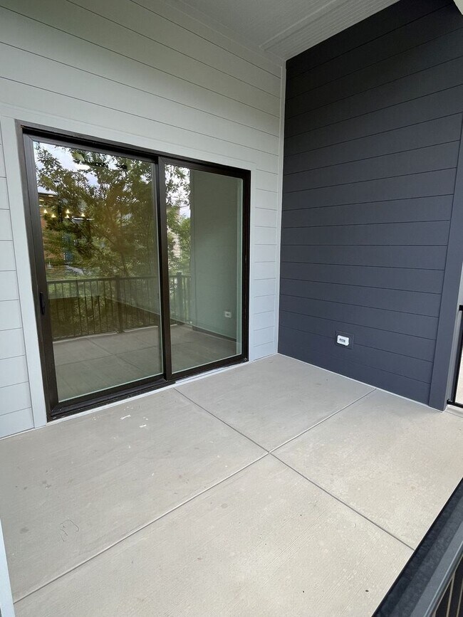 Building Photo - Brand New Corner Unit 2 Bed Condo in Corne...