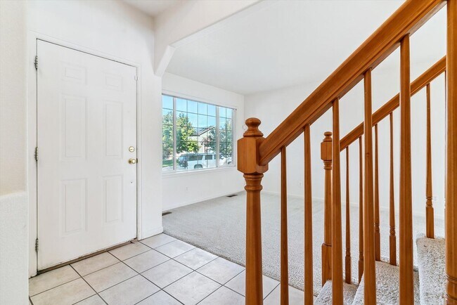 Building Photo - Spacious 3 Bed, 2.5 Bath Home In Sterling ...