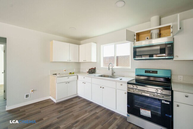 Building Photo - 627 Hood Dr
