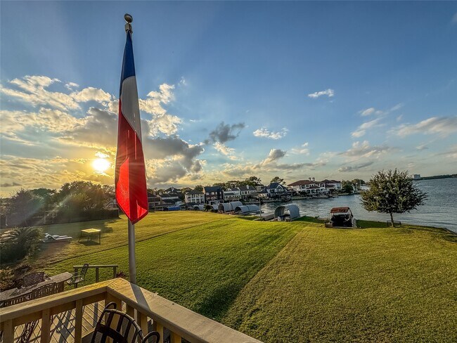 Building Photo - 112 Cove Point