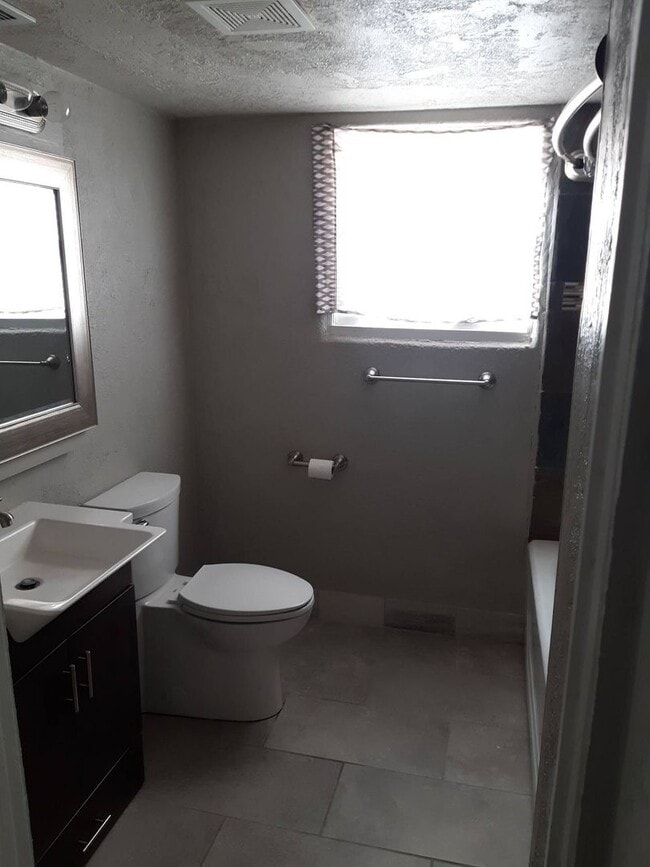 Building Photo - Nice Corner Lot