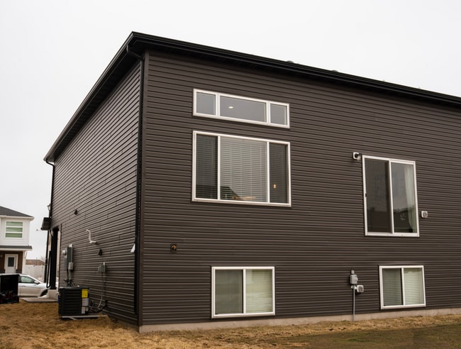 Building Photo - Tobi Lane Twinhome