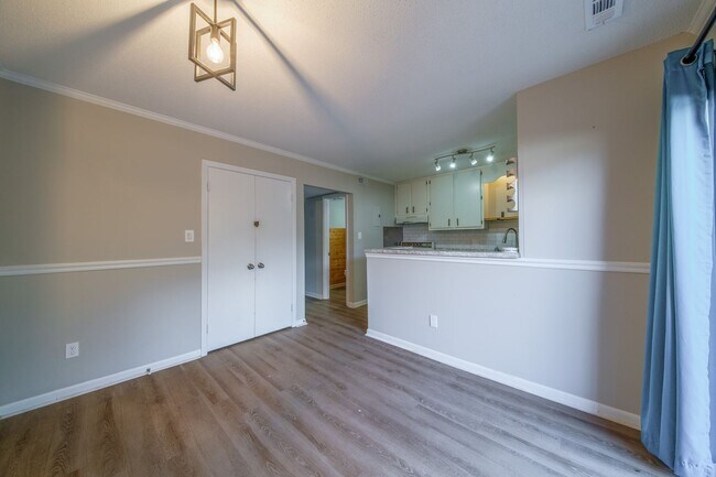 Building Photo - 5737 Bramblegate Rd