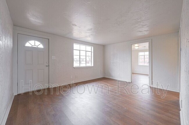 Building Photo - 3932 SE 22nd St