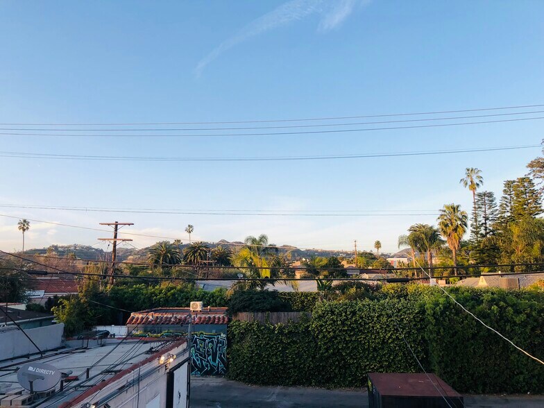 Building Photo - 7261 1/2 Melrose Ave