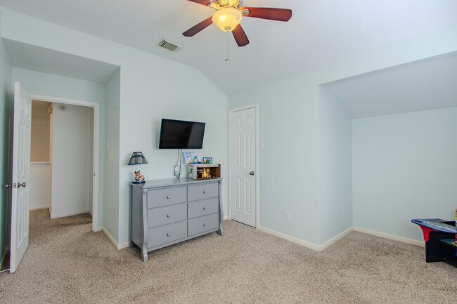Building Photo - 20922 Clovermeadow