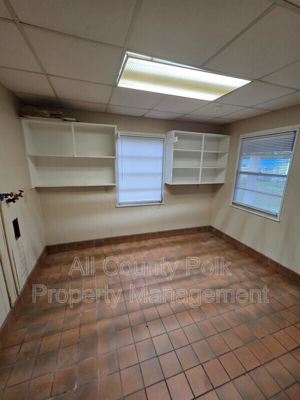 Building Photo - 303 S Palm Ave