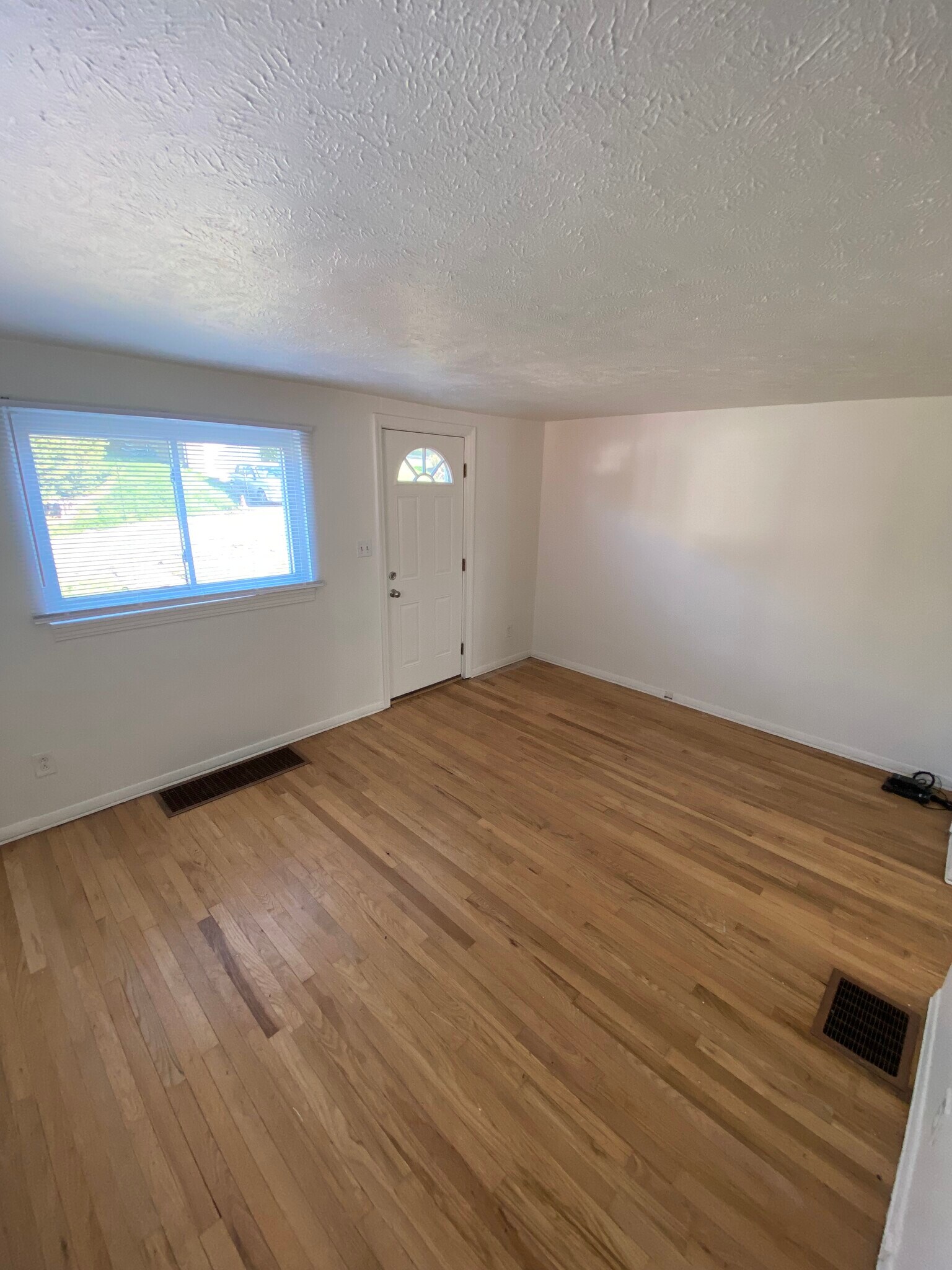 Building Photo - 16 Dorsey St