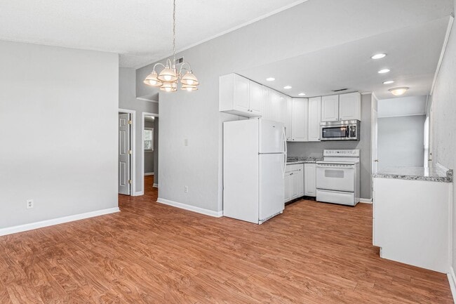 Building Photo - NE – Desirable Neighborhood, Brick Home, W...