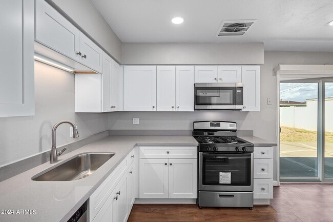 Building Photo - 6134 W Mulberry Dr