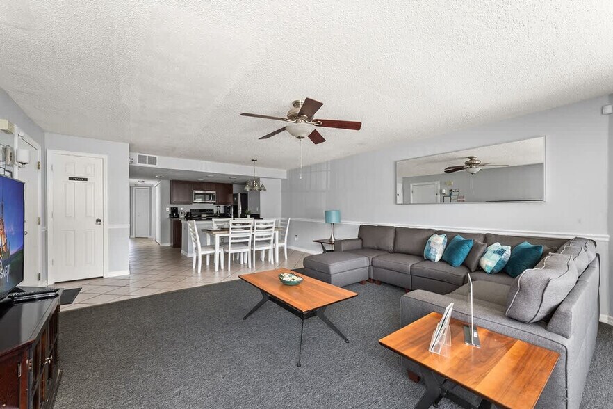 Building Photo - 2745 N Poinciana Blvd