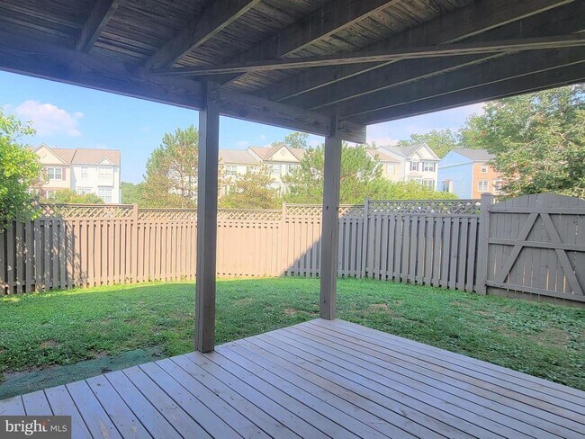 Building Photo - 3989 Hartlake St