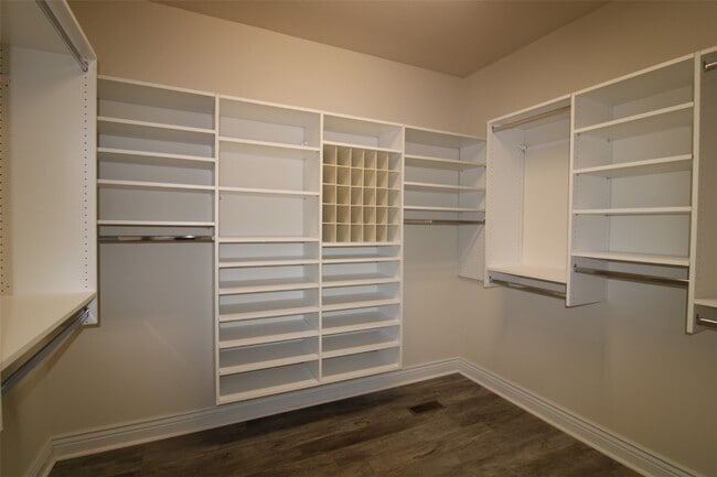 Building Photo - 320 Remington Way Dr