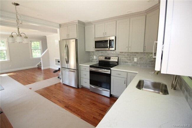 Building Photo - 691 Long Pond Rd