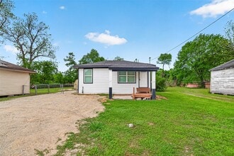 Building Photo - 6615 W Montgomery Rd