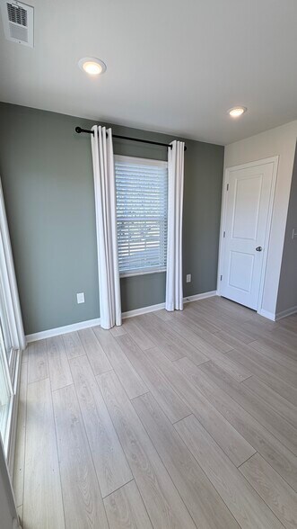 Building Photo - 100 Luzu Way