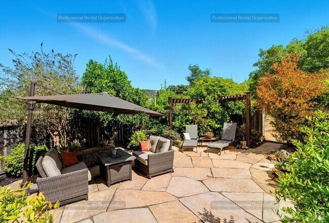 Building Photo - One of a kind home just steps away from Annadel State park