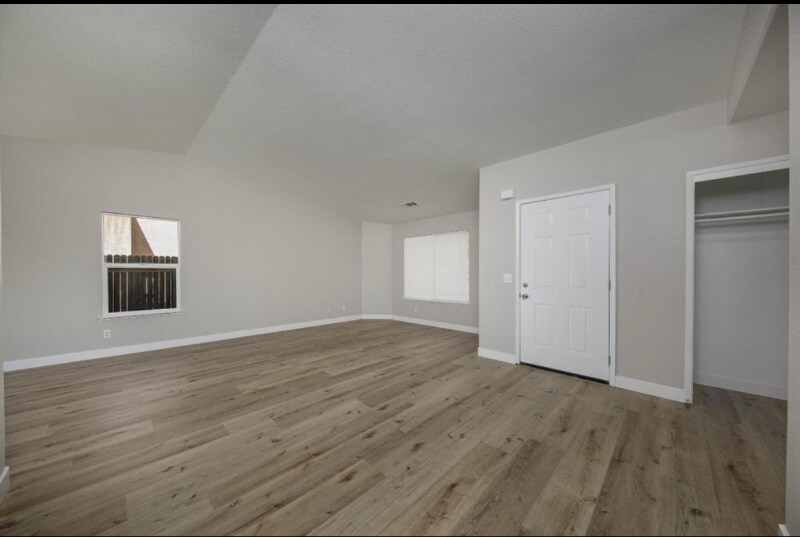 Building Photo - 210 Cordova Ln