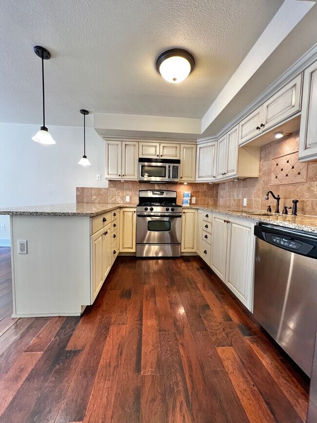 Building Photo - Charming Home Near CSU Campus – Move-In Re...