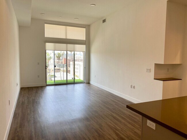 Interior Photo - The Rhys