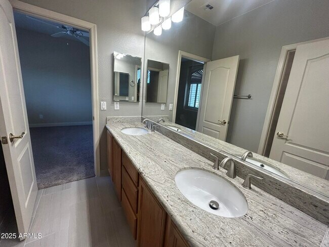 Building Photo - 7215 E Whistling Wind Way