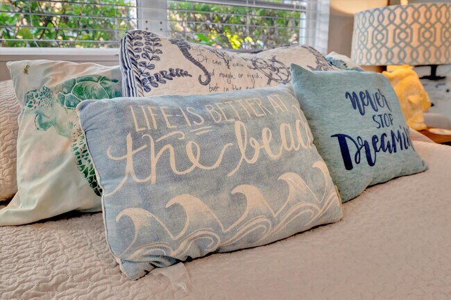 Building Photo - 11420 1st St E