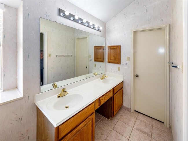 Building Photo - 414 Bradshire Ct
