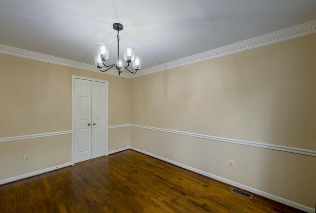 Building Photo - Beautifully Updated Townhome in Rockville