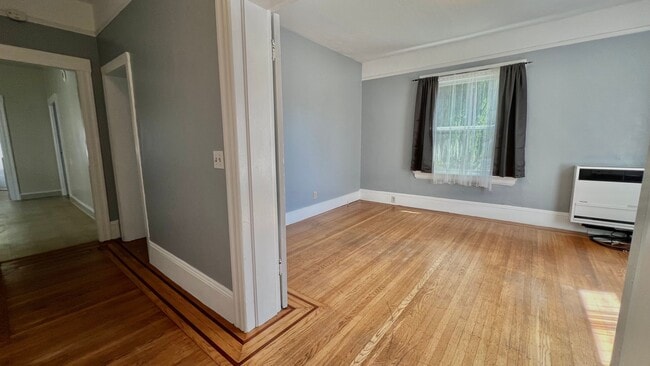 Building Photo - Charming Duplex Lower Unit – 2bd 1ba Nestl...