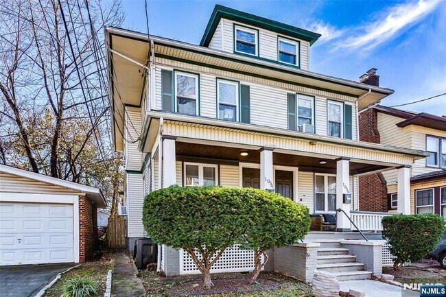 Building Photo - 1054-1056 Hunterdon Street Unit Leftside