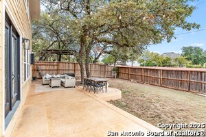 Building Photo - 15810 Redwoods Manor