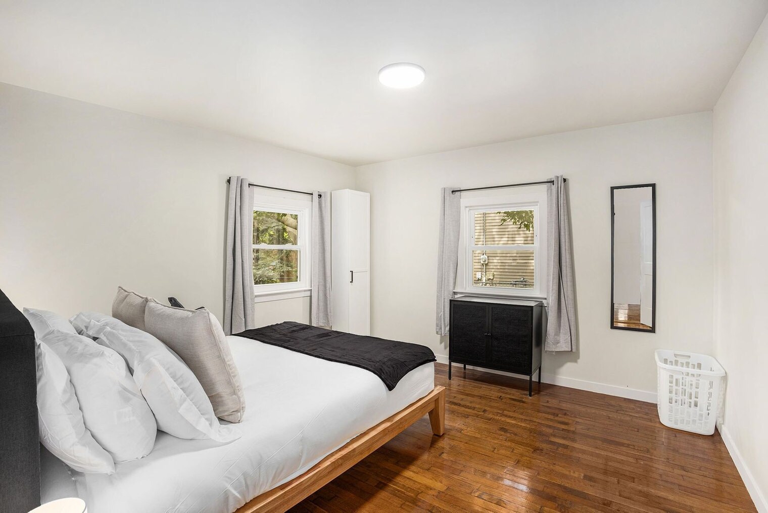 Building Photo - 37 Gold Ave NW