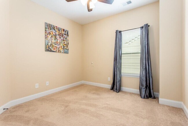 Building Photo - 5535 Rialto Way