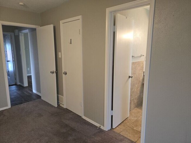 Building Photo - Richardson 2 Bedroom 2 Bathroom and 1 Car ...