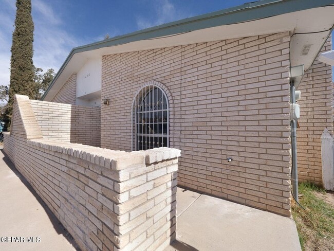 Building Photo - 2918 E Glen Dr