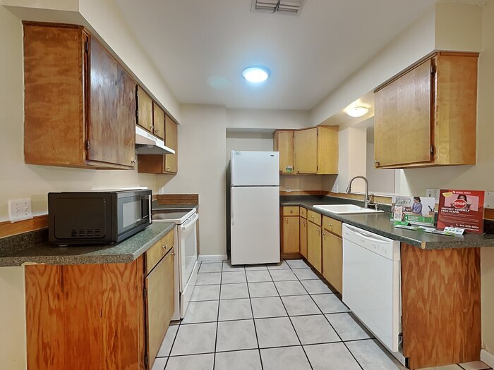 Building Photo - 216 Carla Ann Ct