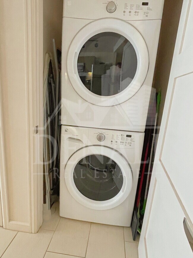 Building Photo - 535 W Thomas Rd