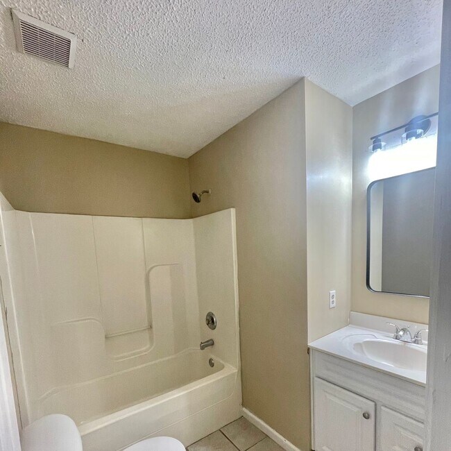 Building Photo - Spacious 4-Bedroom, 2-Bath Home with Fenced Backyard & Lawn Care Included