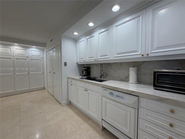 Building Photo - 1111 Crandon Blvd